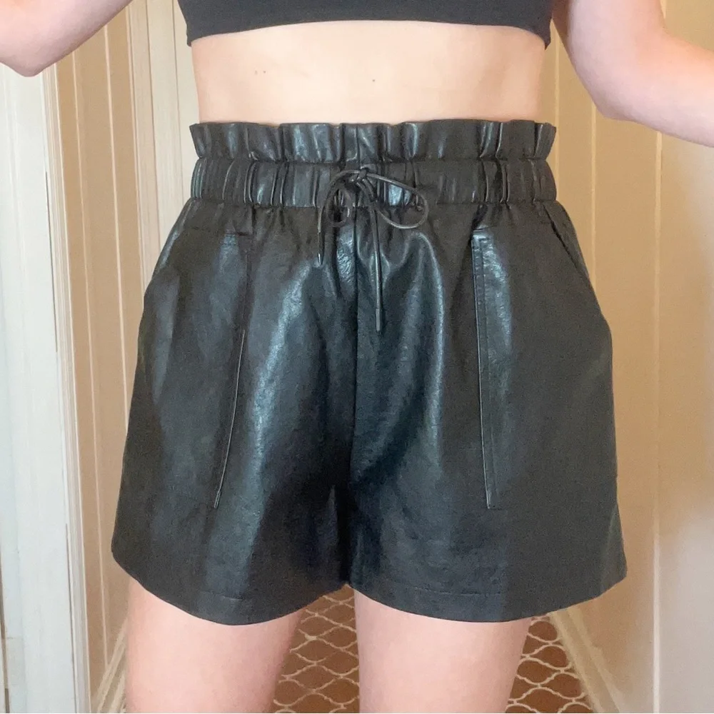Oversized High Waist Loose Fit Faux Leather Shorts Size 10 - Picture 5 of 17
